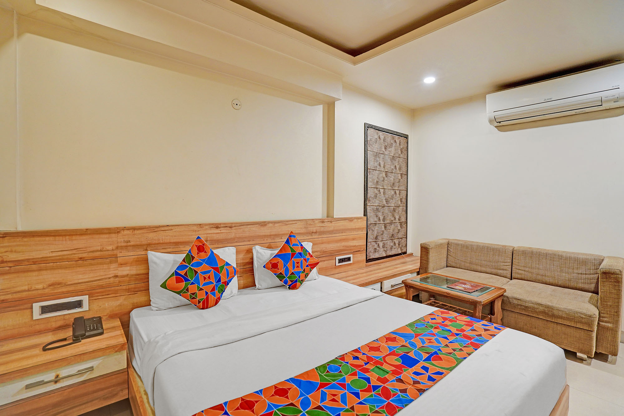 FabHotel Prime The Kartar Tower, Rani Kamalapati Railway Station - Tap to explore photos