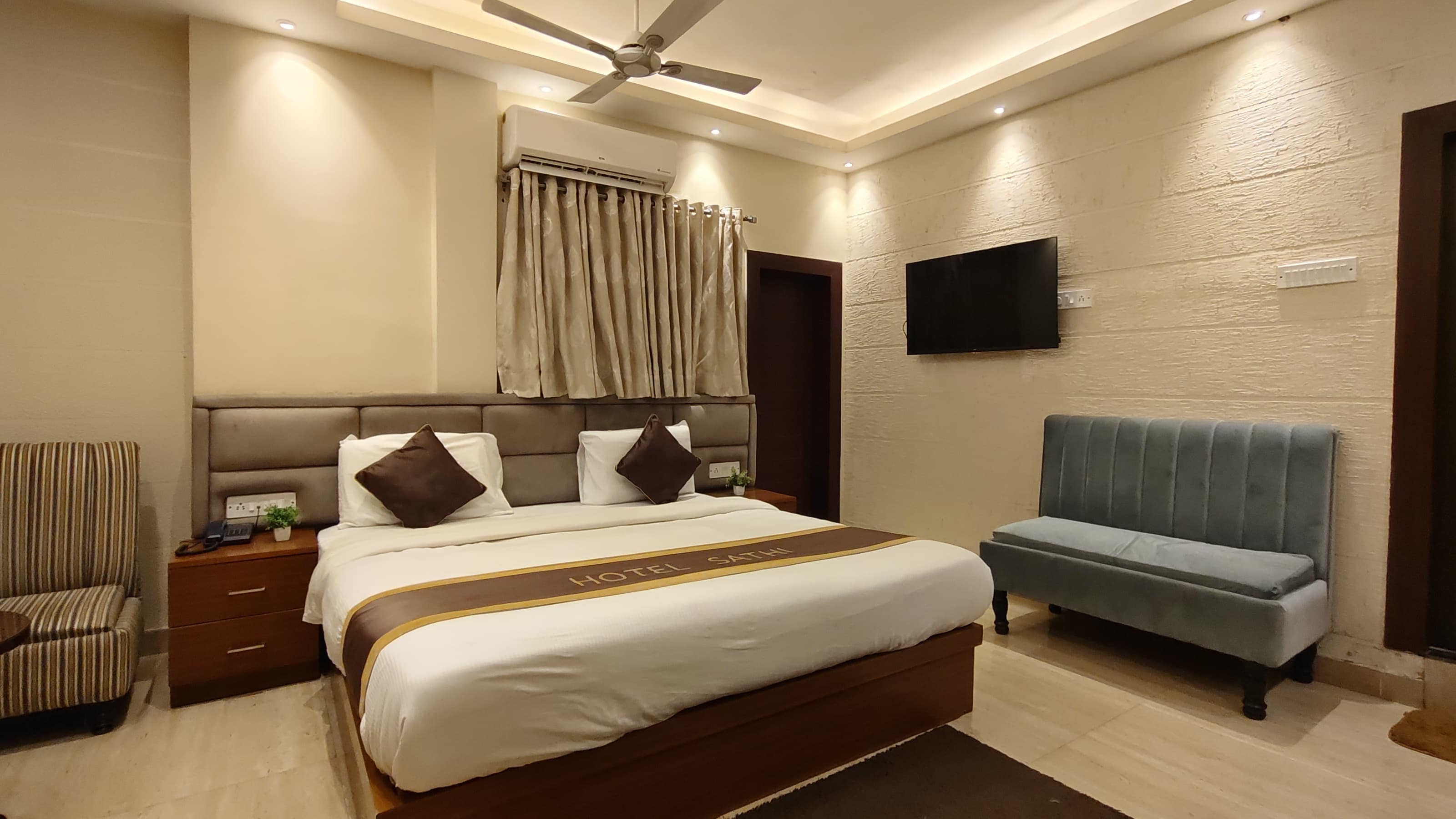 HOTEL SATHI TARAPITH - Tap to explore photos