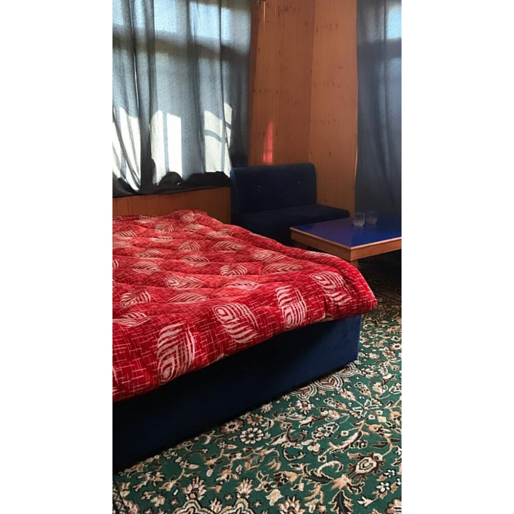 RESHI AISHA HOMESTAY - Tap to explore photos