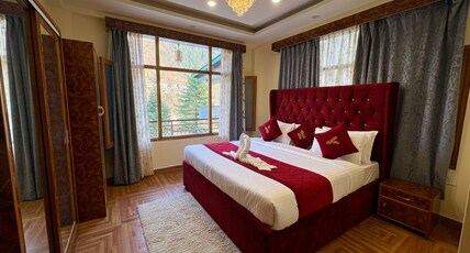 Hotel Oscar Manali Room Type - Deluxe Room with Mountain View