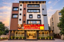 FabHotel Lotus Star