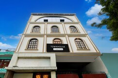 Super Townhouse Varanasi Railway Junction