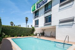 Holiday Inn Express SAN DIEGO-SEA WORLD AREA