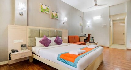 Hotel University || Near ISBT Kashmiri Gate Room Type - Super deluxe balkini