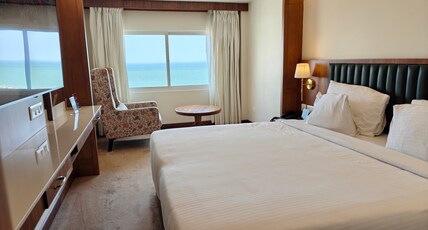 Hotel Seaface Room Type - Luxury AC Seaview room (Glass Bridge View)