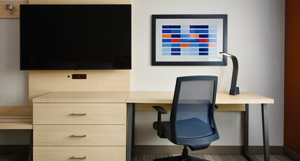 Holiday Inn Express & Suites Lockport, an IHG Hotel Room Type - 1 King Bed Standard Comm Accessible