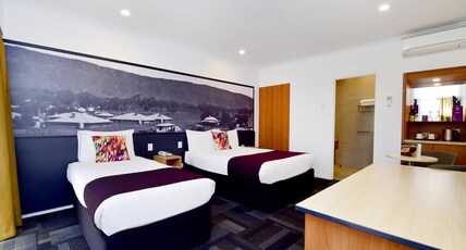 Mercure Alice Springs Resort Room Type - Standard Twin Room with 1 Double and 1 Single Bed