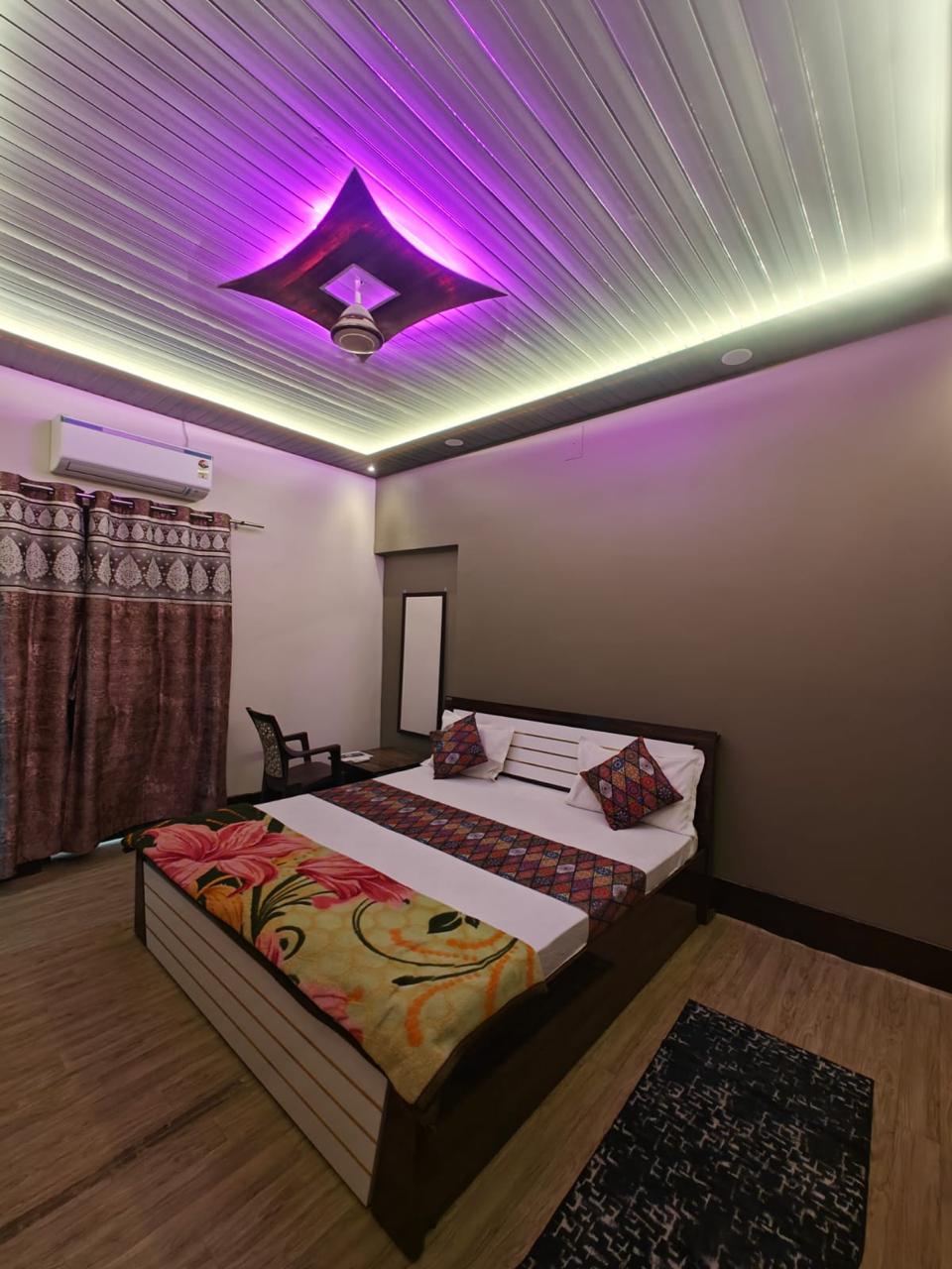 BAALRAM HOMESTAY - Tap to explore photos