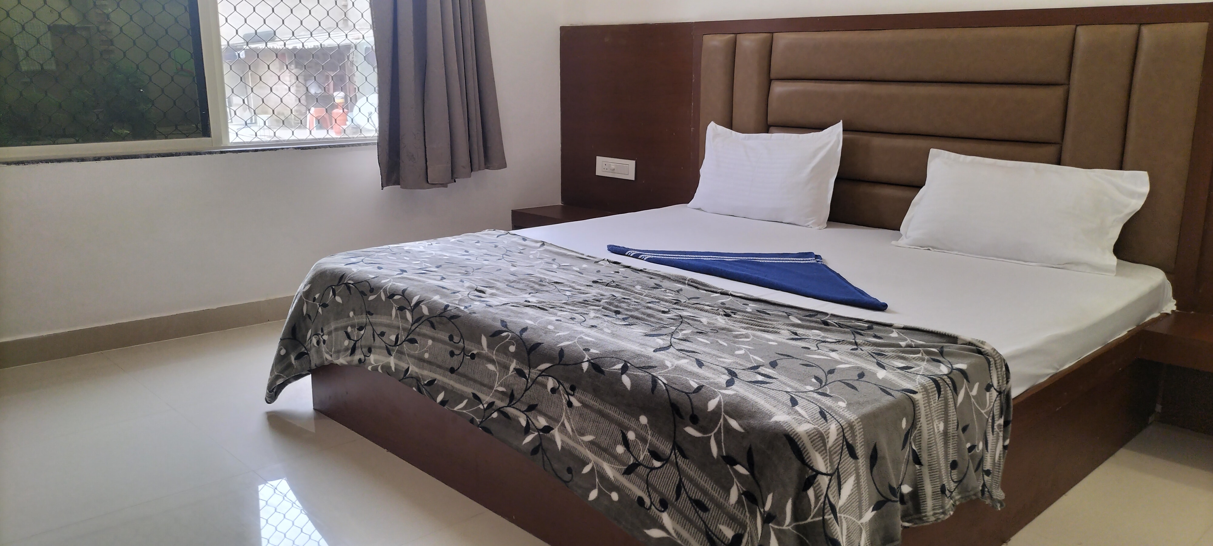 Hotel vasudev inn - Tap to explore photos