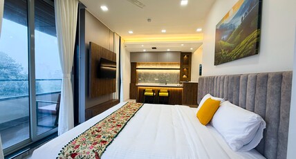 Monsoon Mist Room Type - Dew Room, Large Studio Apartment with Tea Plantation Views, AC, Private Kitchen and Living Area