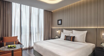 Pullman Singapore Hill Street Room Type - Deluxe Room, 1 king bed, rain shower