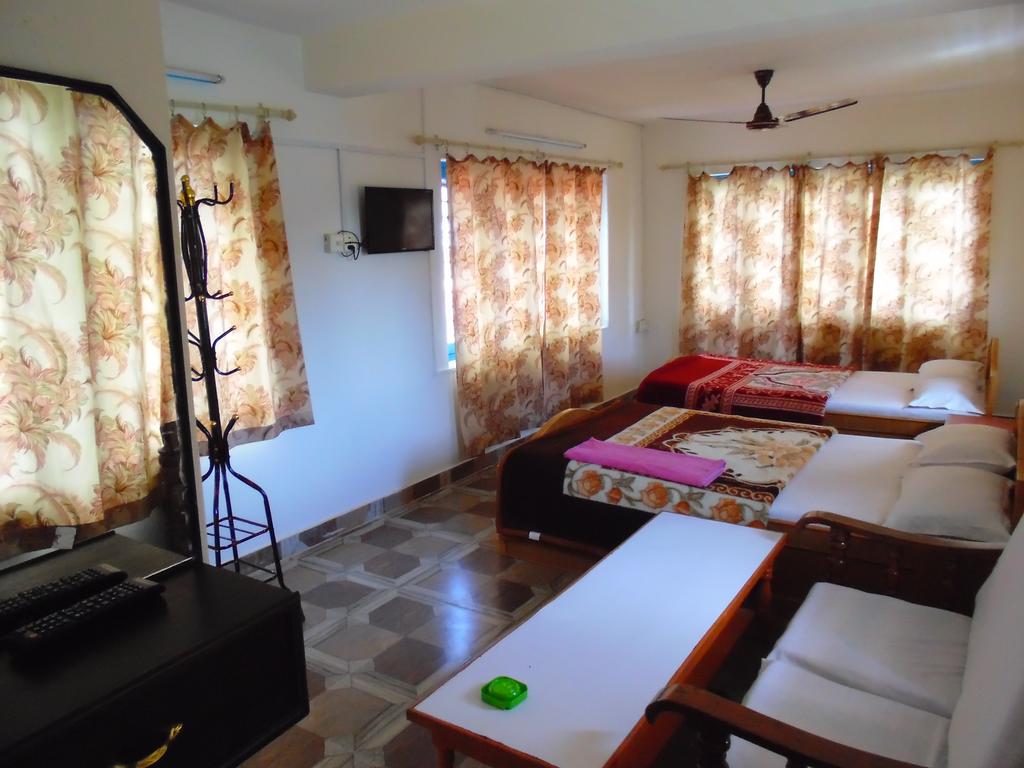 R&R Guest House - Tap to explore photos