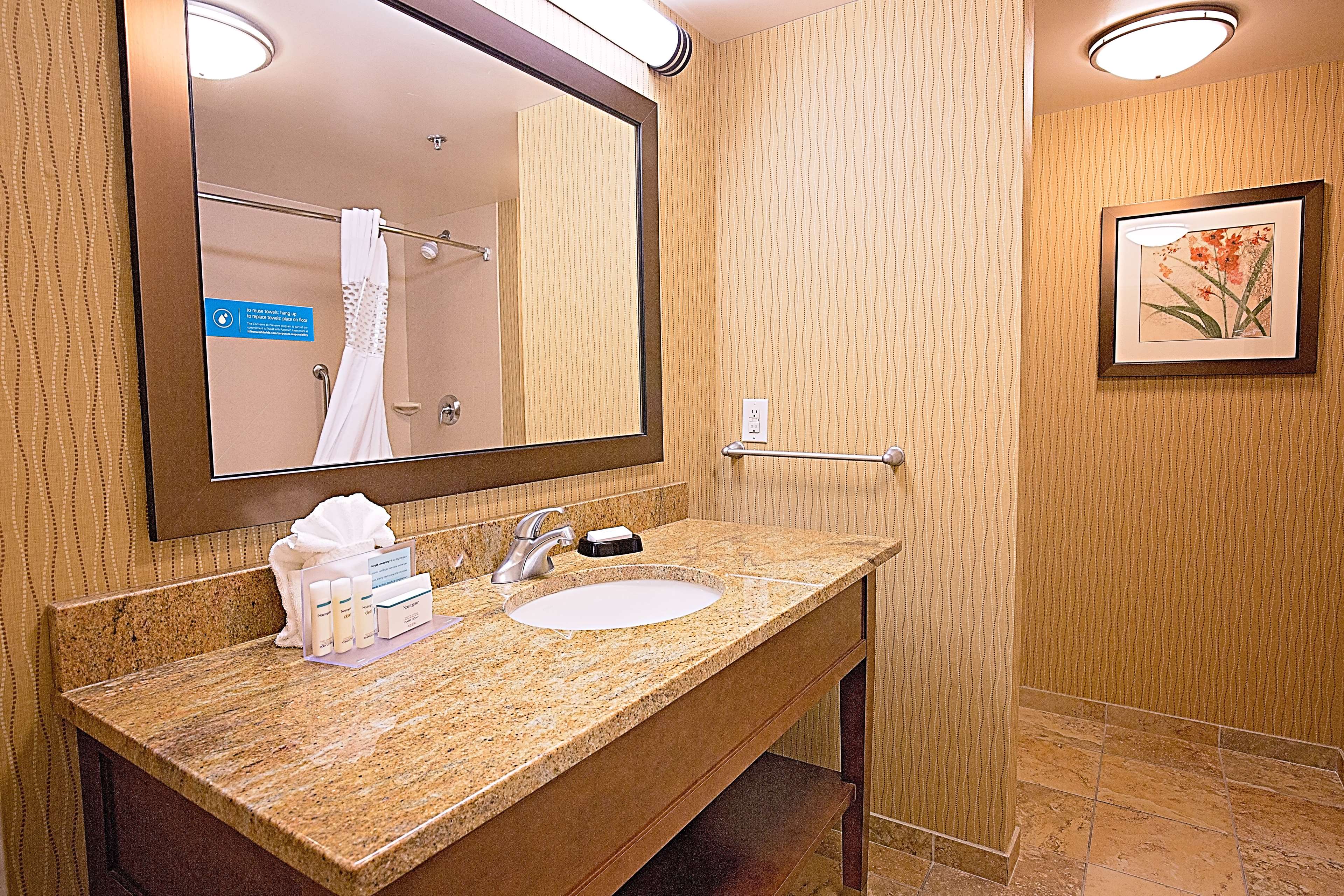 Hampton Inn and Suites Jacksonville - Tap to explore photos