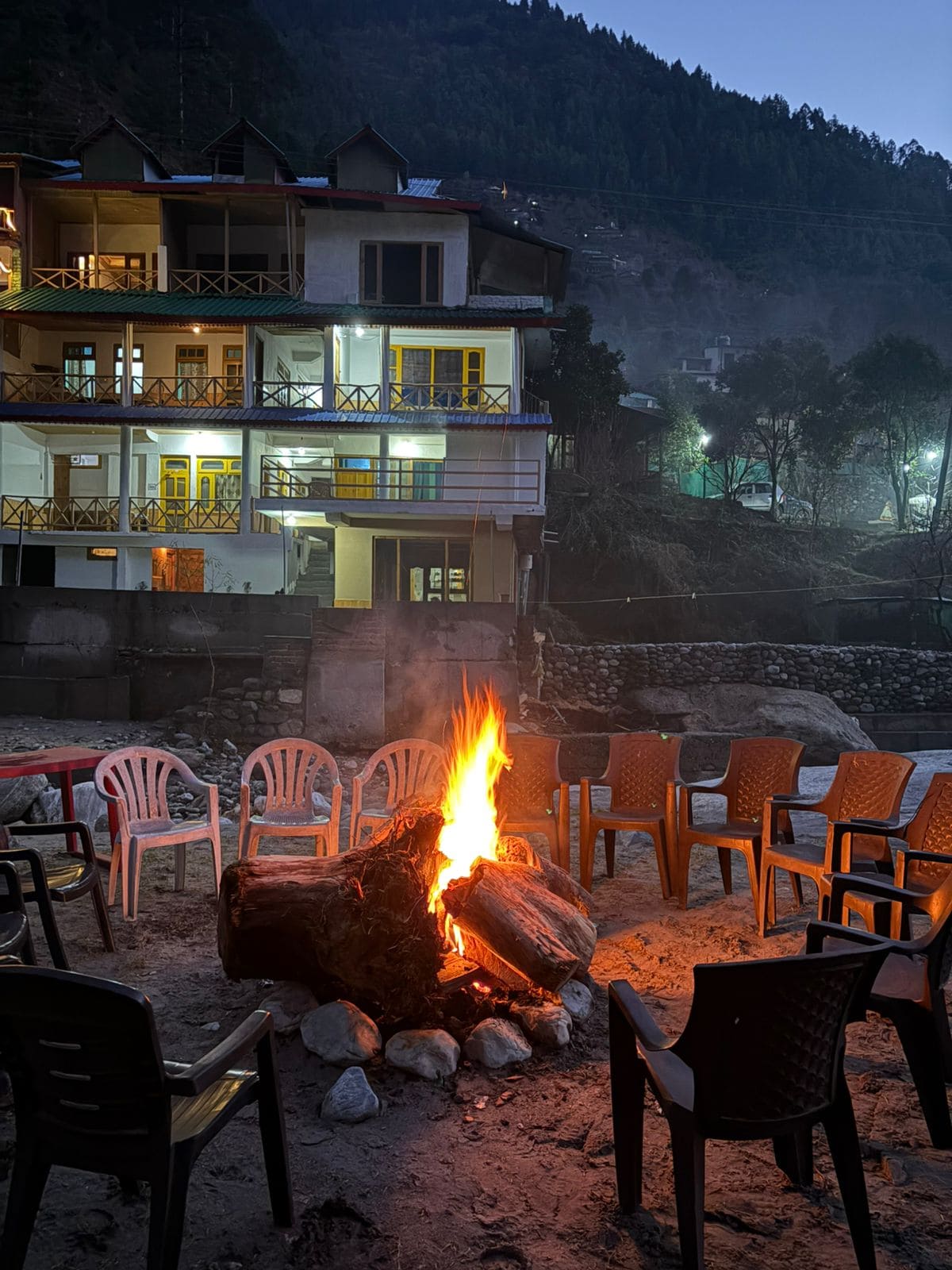 Bisht Niwas Guest House - Tap to explore photos
