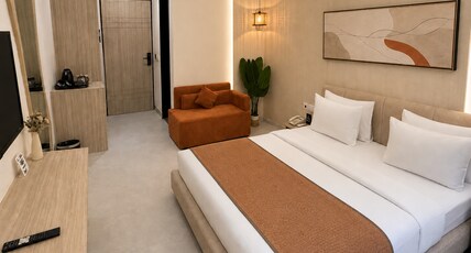 Hotel Elinor- 800 MTR away From Taj mahal Room Type - Yellow Sapphire