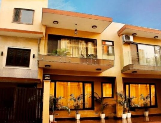 Cotts Villa - Tap to explore photos