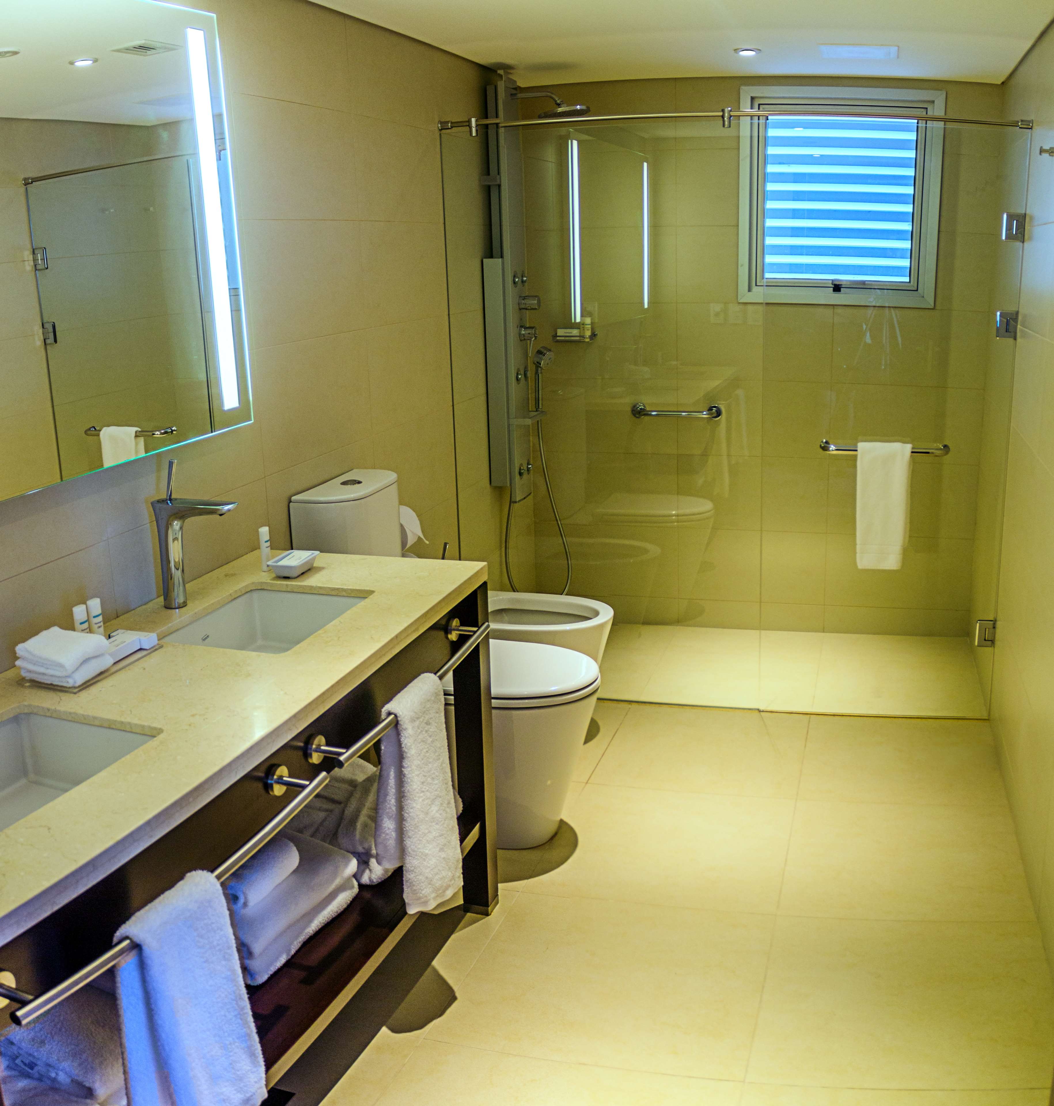 Hilton Garden Inn Montevideo - Tap to explore photos