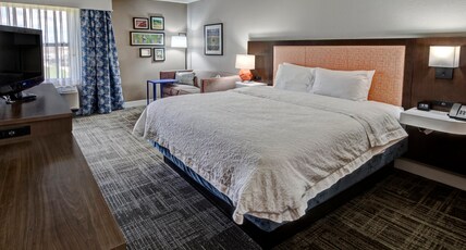 Hampton Inn by Hilton Tullahoma Room Type - 1 KING SUITE NONSMOKING