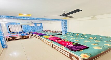 Sanskar Guest House Room Type - DELUXE HALL