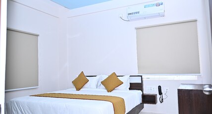 Hotel SLN Comforts Room Type - Deluxe Room
