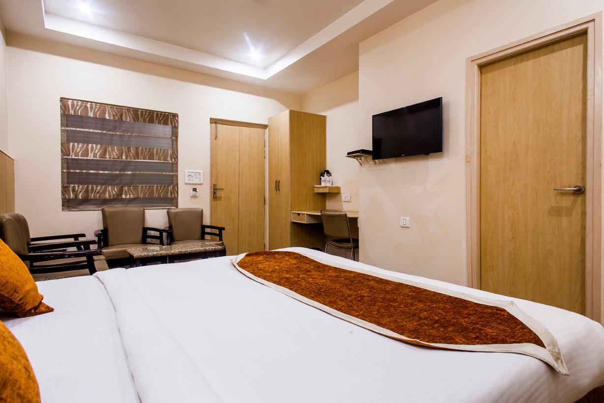 Hotel Malik Residency - Tap to explore photos