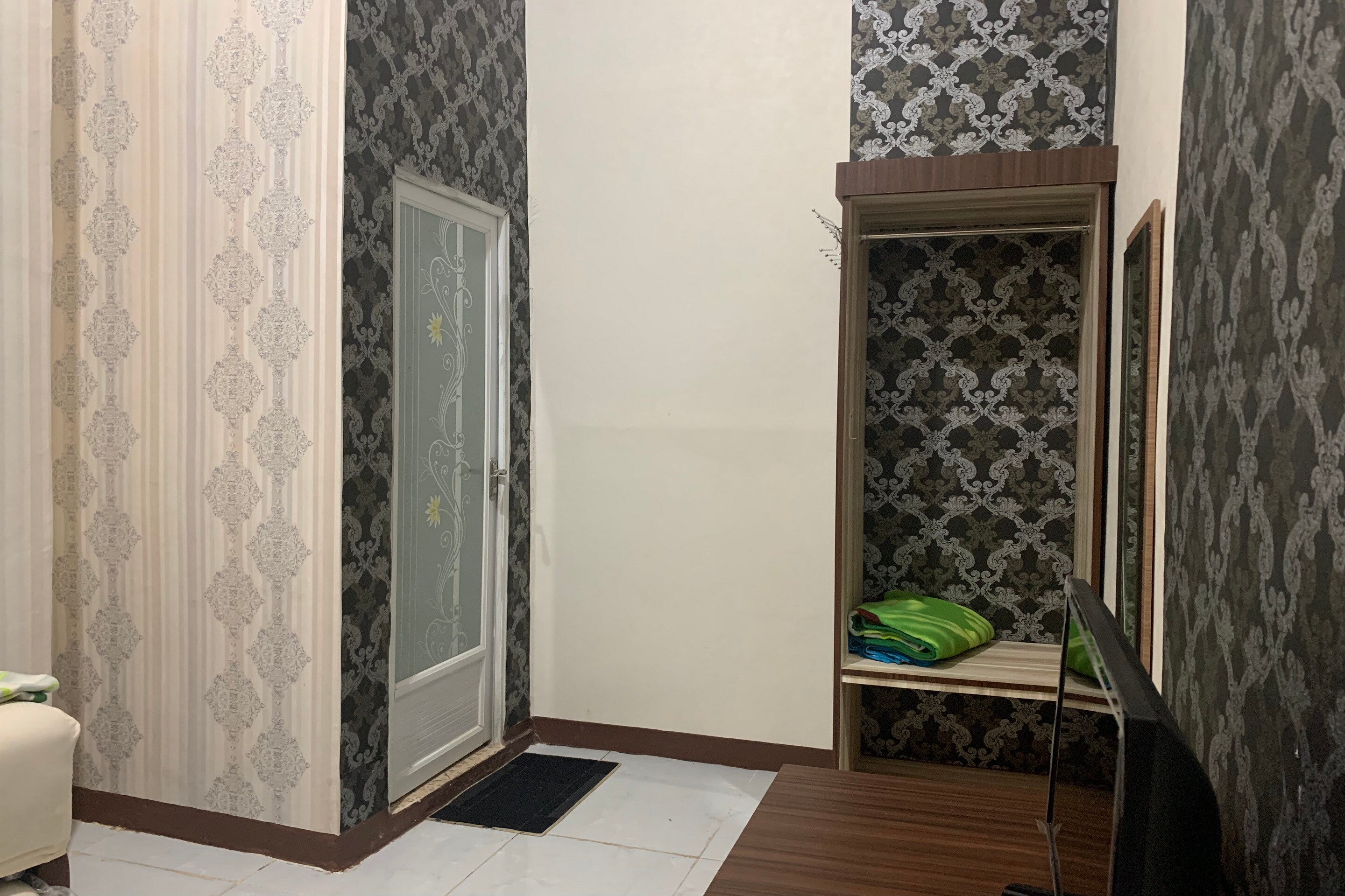 Hotel O Kost Hidayat Syariah - Tap to explore photos
