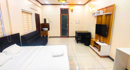 Cliff Way Apartments Room Type - Queen Studio (Ground Floor)