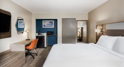 Holiday Inn Express SIMI VALLEY Room Type - 1 King Bed Standard Mobil Access Tub
