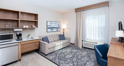 Candlewood Suites ERLANGER - SOUTH CINCINNATI Room Type - 2 Queen One Bedroom Suite Mobility Accessible Tub Candlewood Suites ERLANGER - SOUTH CINCINNATI Room Type - 2 Queen One Bedroom Suite Mobility Accessible Tub