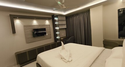 HOTEL HIRISE Room Type - Deluxe Room