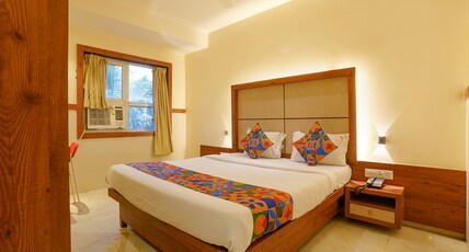 Via Super 7 Inn Room Type - Deluxe Room