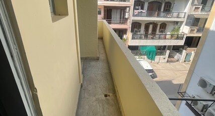 Max saket / j block Room Type - Max saket / j block