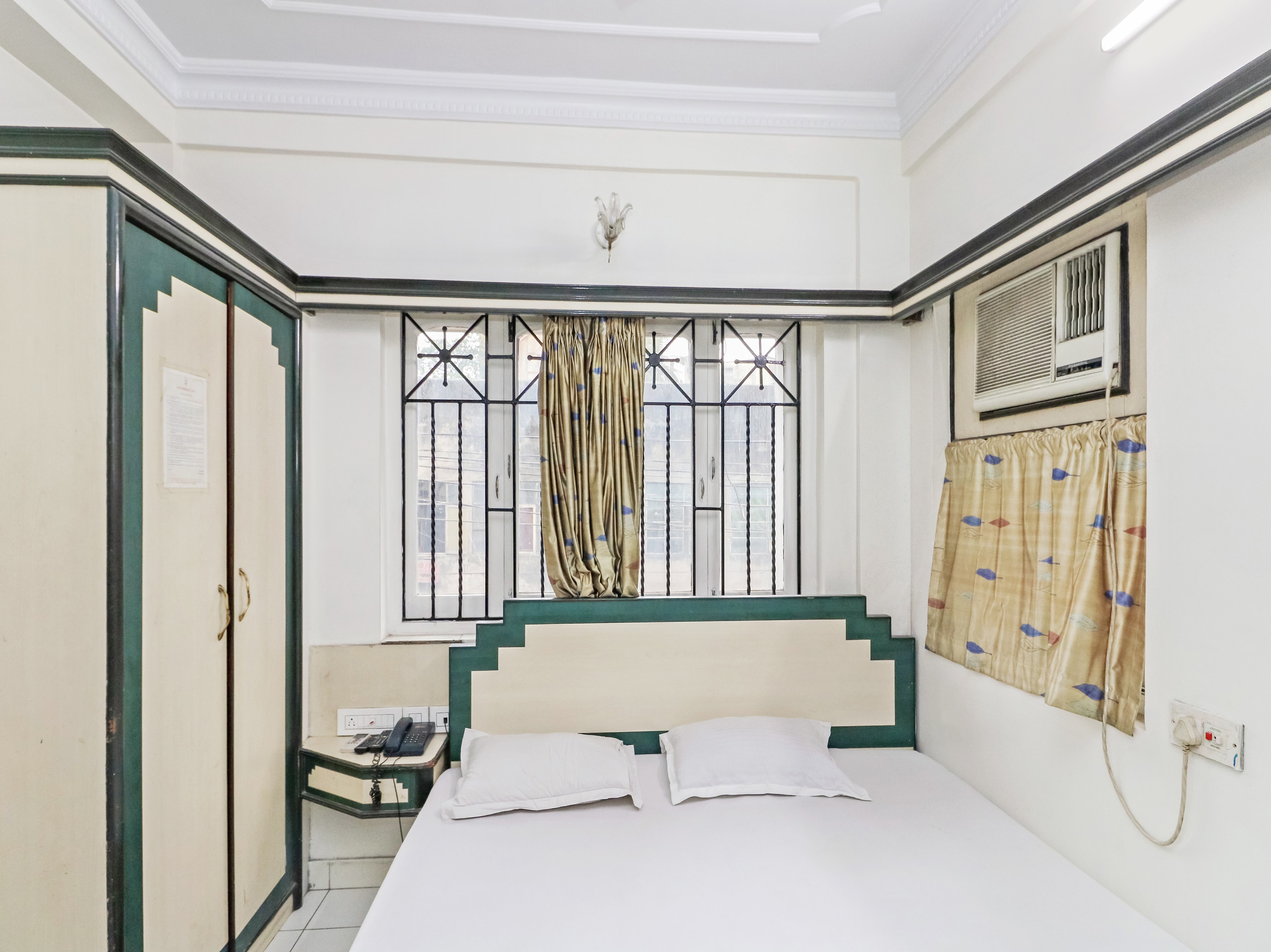 Hotel Jayshree Inn - Tap to explore photos