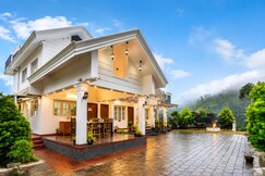 Titha 2BR Balcony Valley View Munnar By Homeyhuts