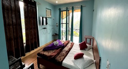 DYNESTY INN Room Type - Deluxe AC Room