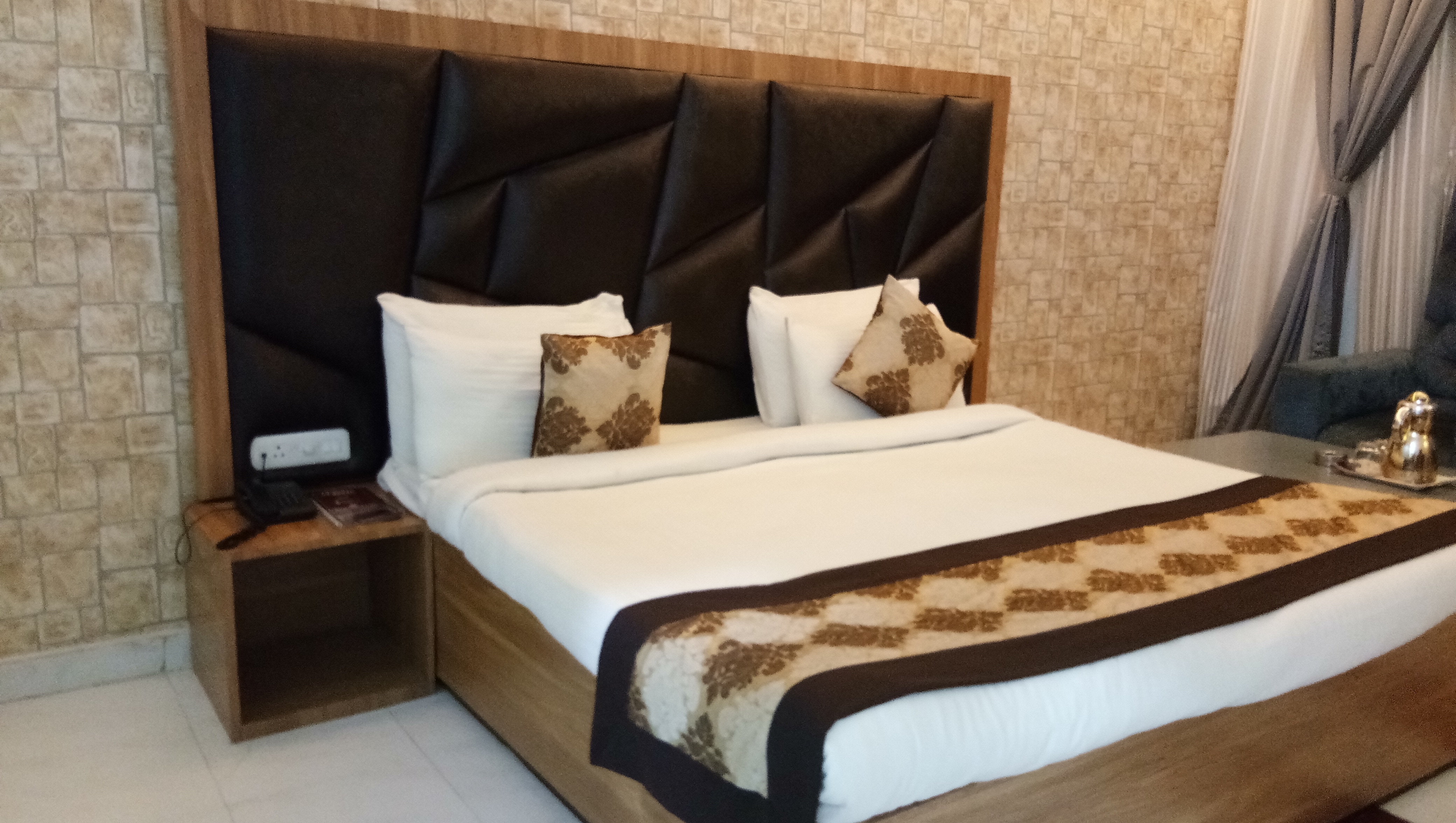 HOTEL CENTRAL POINT - Tap to explore photos