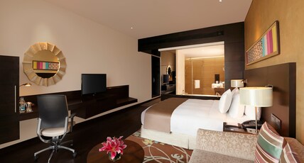 Hilton Jaipur Room Type - 1 King Bed Executive Room with Bathtub 