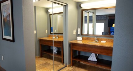 Hampton Inn and Suites Jacksonville Room Type - 1KN HEARING ACC STUDIO NS