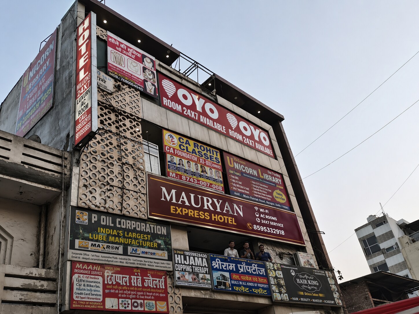 Mauryan Express Hotel Nangloi Metro - Tap to explore photos
