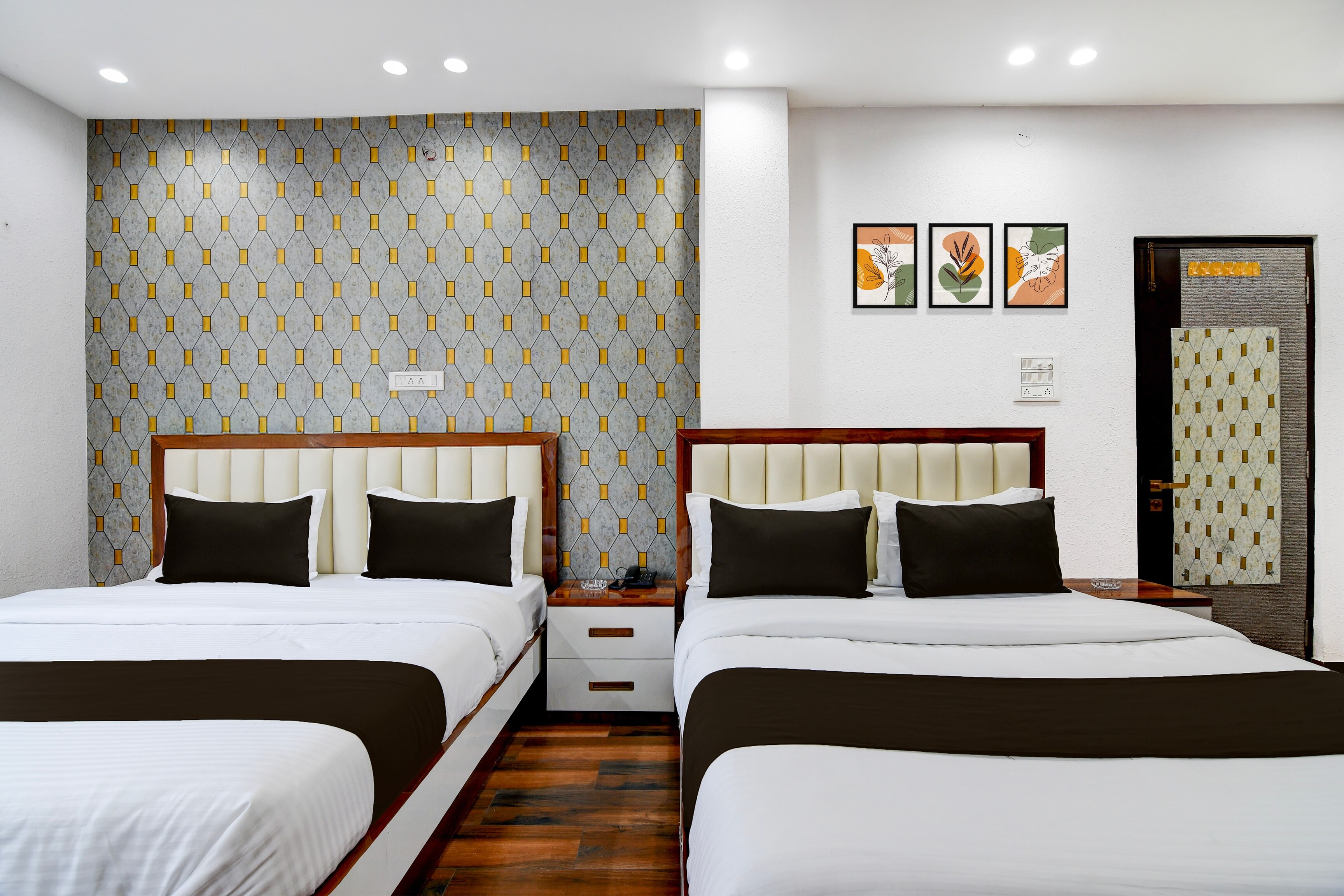Super Hotel O Aditi Guest House - Tap to explore photos