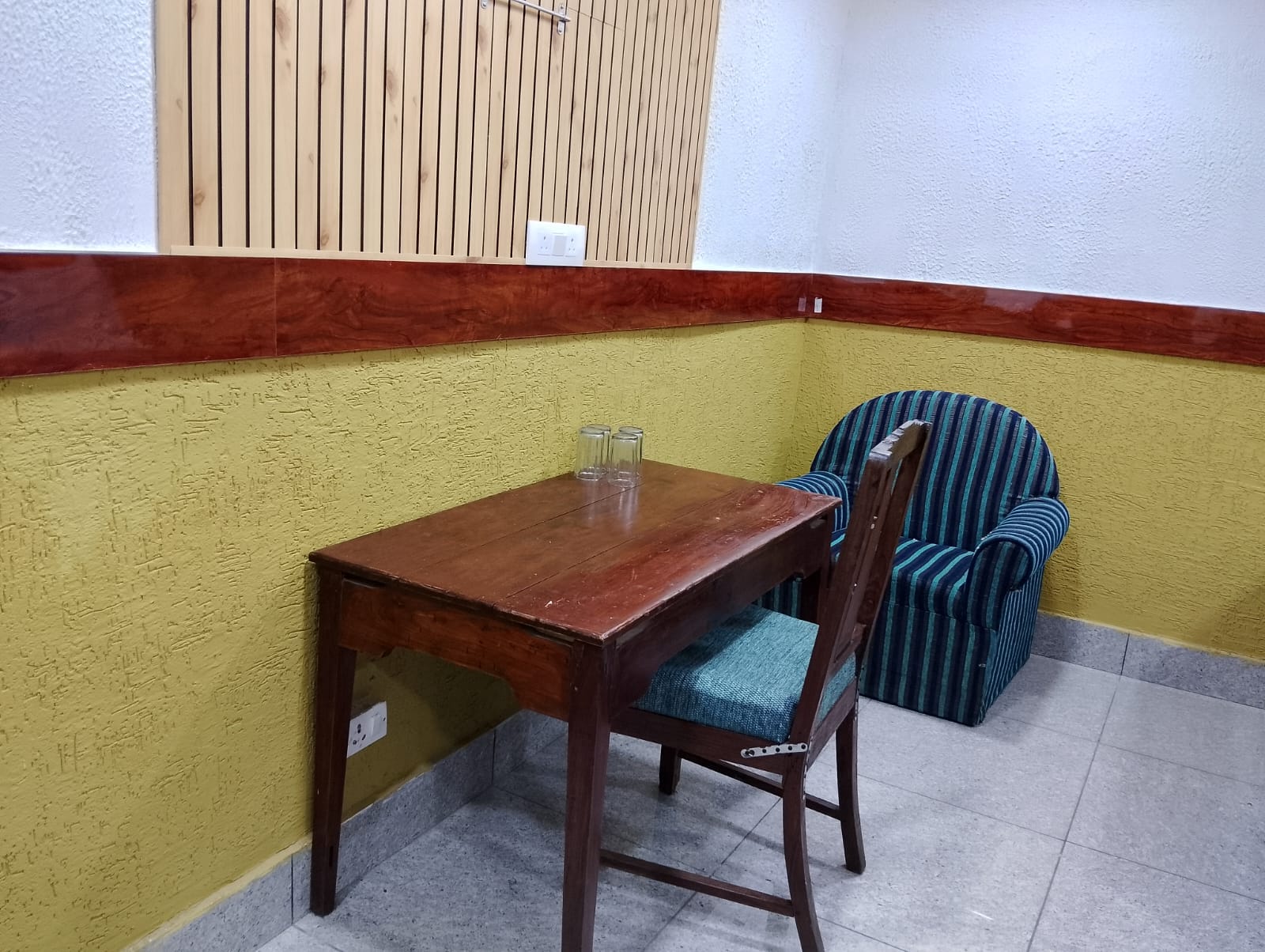 Hotel 24(new bharat) walkable distance from Mall Road - Tap to explore photos