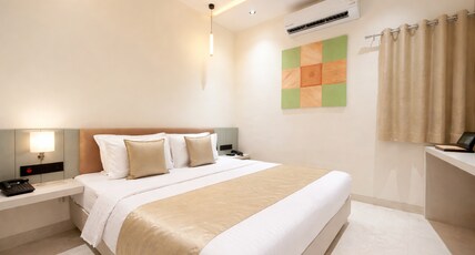 Hotel Sharda Grand Room Type - Deluxe Room