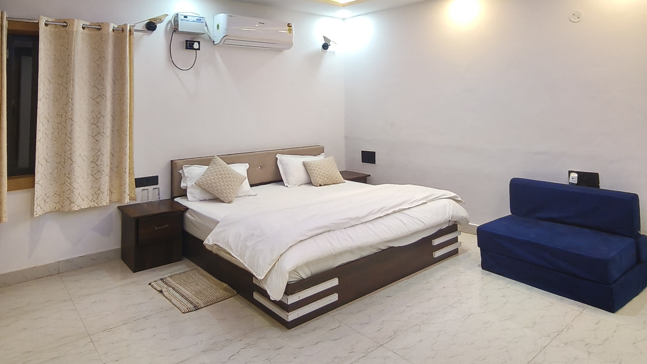 Heera panna homestay with hill view - Tap to explore photos
