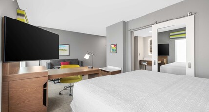 Hampton Inn & Suites by Hilton Bakersfield Central Room Type - 1KN HEARING ACC STUDIO