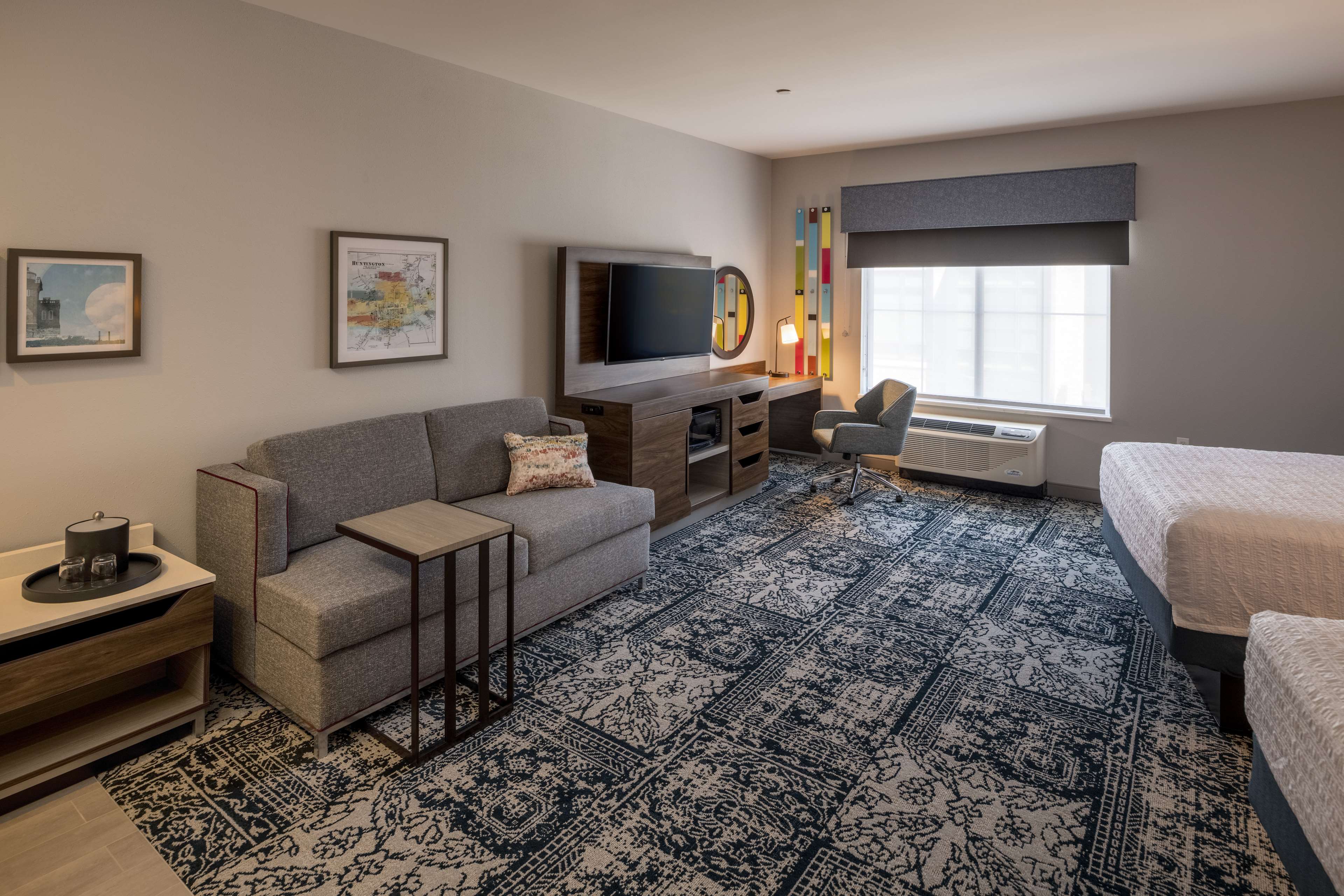 Hampton Inn & Suites by Hilton Huntington Downtown - Tap to explore photos