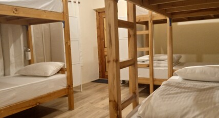 Raybo Hostel | Rooftop Cafe | 5 Minutes from Main Market Room Type - 6 Bed Deluxe Mixed Dorm with Free Wifi