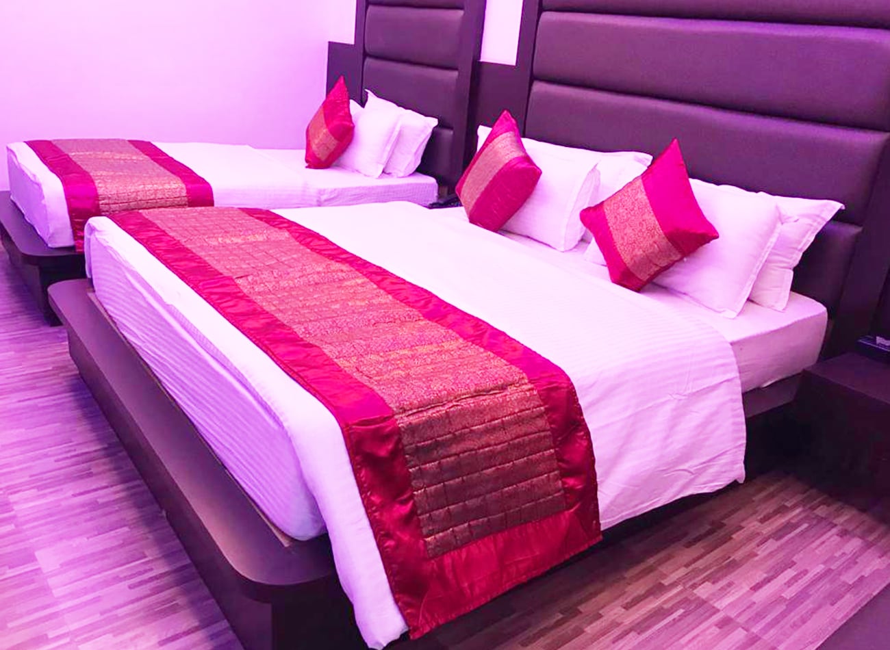 Hotel Oasis, Katra - Tap to explore photos
