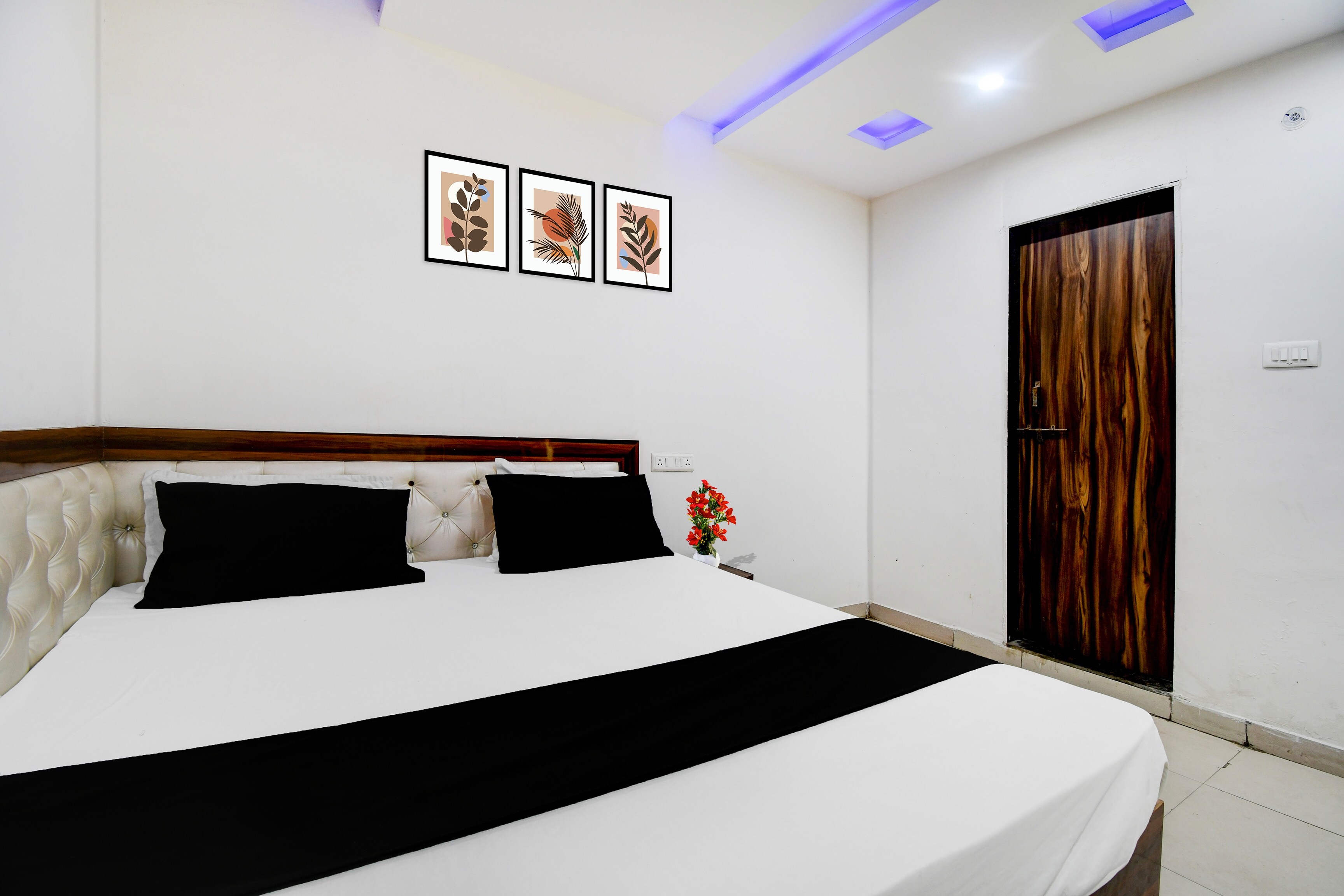 Super Hotel O Gorakhpur Industrial Area Formerly Shaurya Inn - Tap to explore photos
