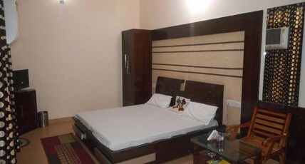 hotel pink stone Room Type - Deluxe Room