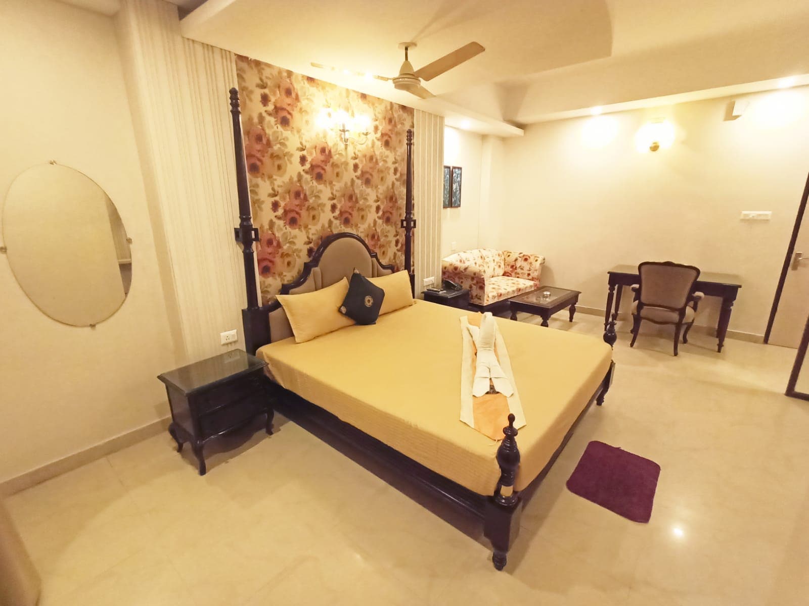 THE PIKUS - Tap to explore photos